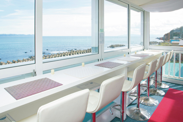 津軽海峡を望むカフェ&ギャラリー「cafe 海と硝子」