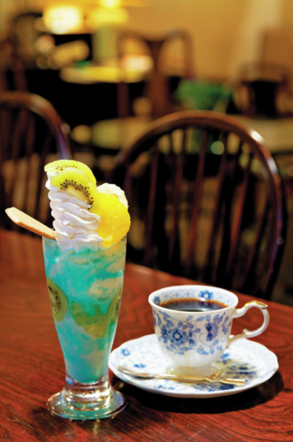 和洋が入り混じるモダンな雰囲気「茶房ひし伊」