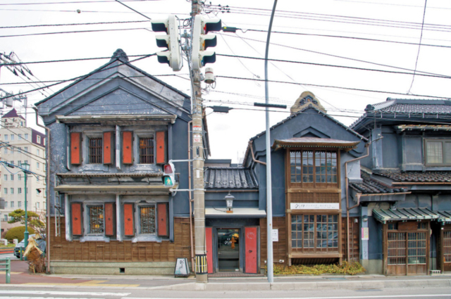 和洋が入り混じるモダンな雰囲気「茶房ひし伊」