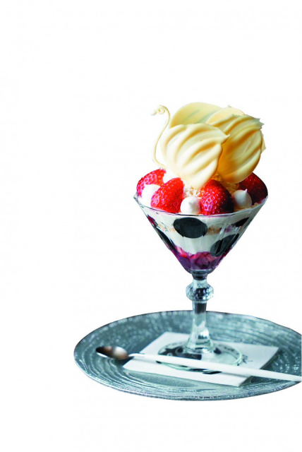 【札幌のシメパフェ人気店】夜パフェ専門店Parfaiteria PaL