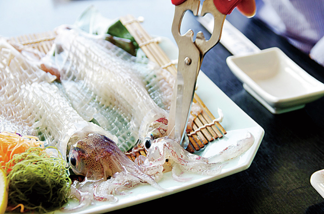 【佐賀グルメ×呼子のいか】活きいかのゲソのおどり食い!「いか本家 いそ浜別館」