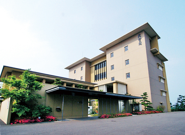 【佐賀グルメ×海の幸】1年中おいしい”唐津Qサバ”を活造りで「観光ホテル大望閣個室レストラン花かご」