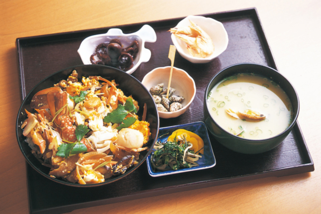 【佐賀グルメ×竹崎のカキ&カニ】漁師おすすめの食べ方で竹崎カニを満喫「旬工房 竹崎」