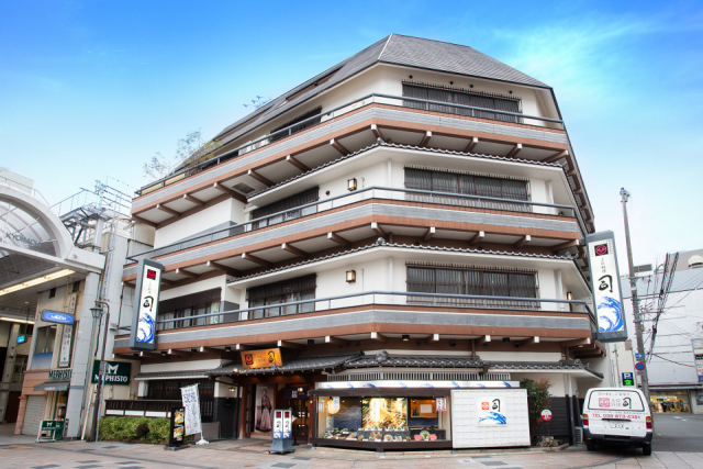 厳選カツオの極上タタキ「土佐料理 司高知本店」