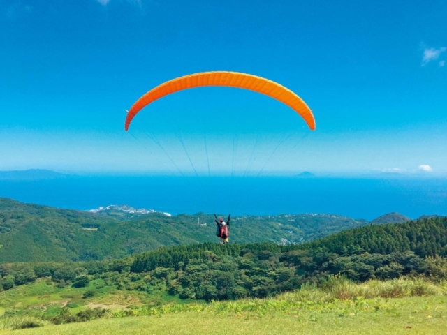東伊豆観光の楽しみ方⑤ パラグライダーで風に乗って空中散歩