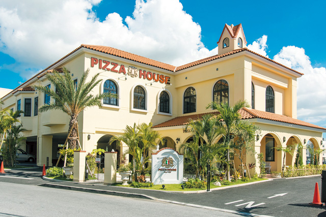 【沖縄のおすすめステーキの店】特撰プライムリブを低温でじっくり焼き上げる「PIZZA HOUSE 新本店」