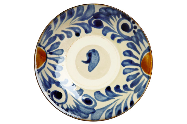 壺屋焼を継ぐ味わいのある器「ギャラリーうつわ家」