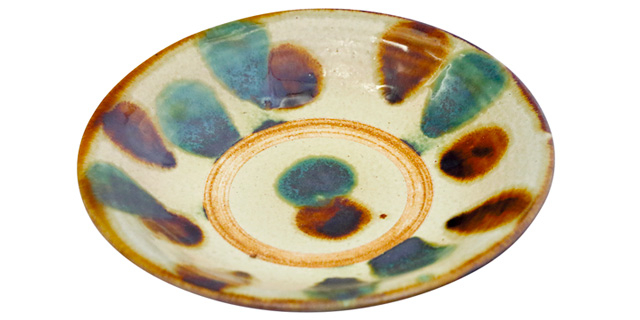 渋さが味わい深く美しい色彩「横田屋窯」