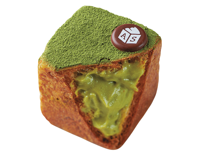 【熱海の駅前商店街&駅チカの食べ歩きスポット】熱海スクエアシュークリーム