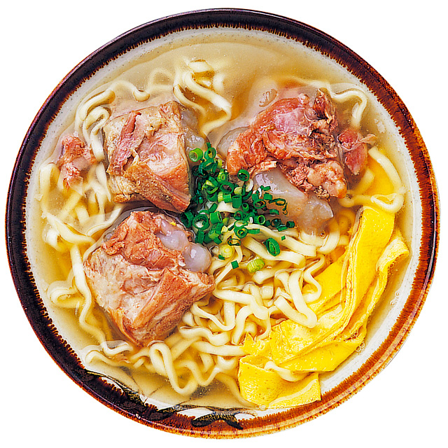 骨まで食べられる軟骨ソーキ「そば専門店 浜屋」