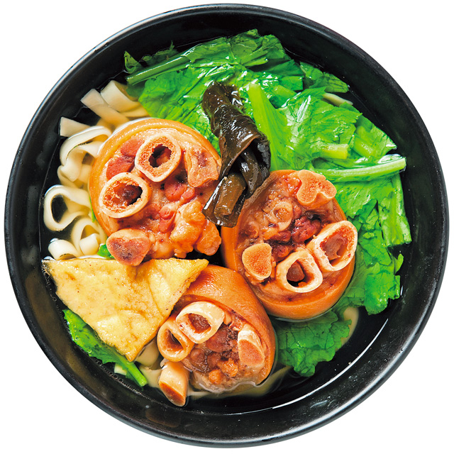 名護に伝わる味を守り続ける「新山そば」