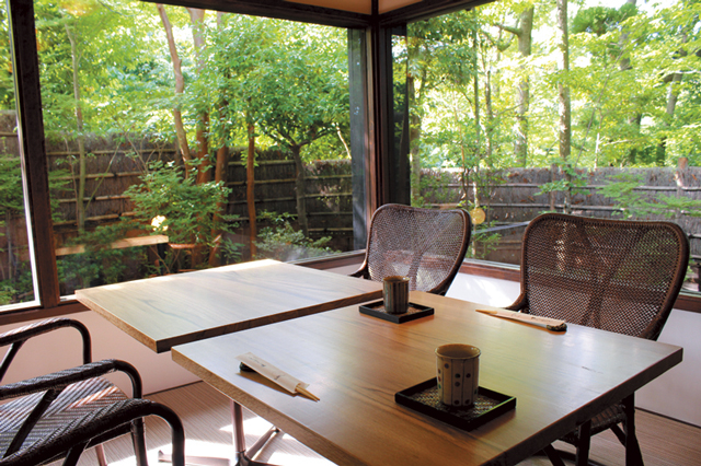 隠れ宿の奥座敷で自然美と山海の幸に舌鼓「伊豆高原 城ヶ崎温泉 花吹雪 森の料理茶屋」