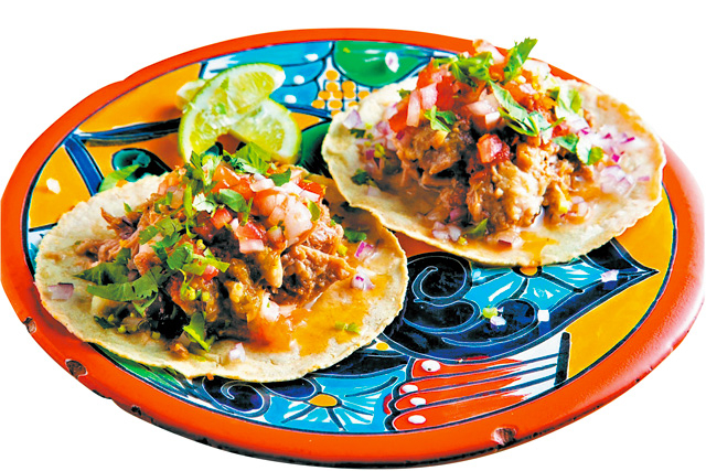 陽気なラテン音楽と本場のタコスを楽しんで「Borrachos」