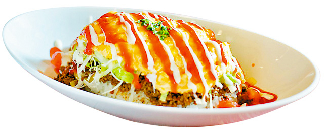 ふわとろ玉子がのった元祖オムタコライス「タコライスCafe きじむなぁ 恩納村店」