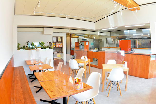 ふわとろ玉子がのった元祖オムタコライス「タコライスCafe きじむなぁ 恩納村店」