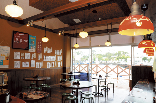 人気の自家製干物をボリュームたっぷりの定食で「港食堂」