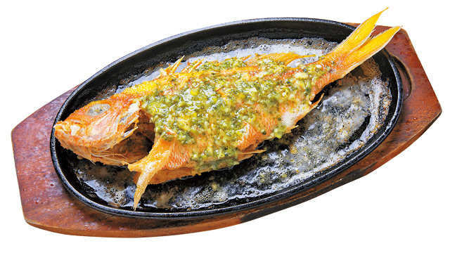 海人の町で味わう島魚「糸満漁民食堂」