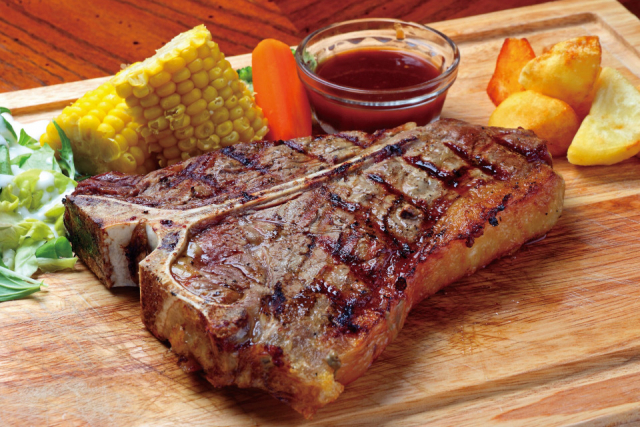 【沖縄のおすすめステーキの店】海を眺めながらサーロインステーキを「エメラルドオーシャンサイド」