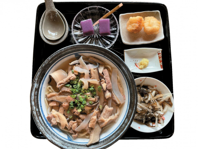 ③古民家食堂てぃーらぶい