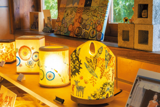 沖縄の自然を独自の感性で表現「虹亀商店」