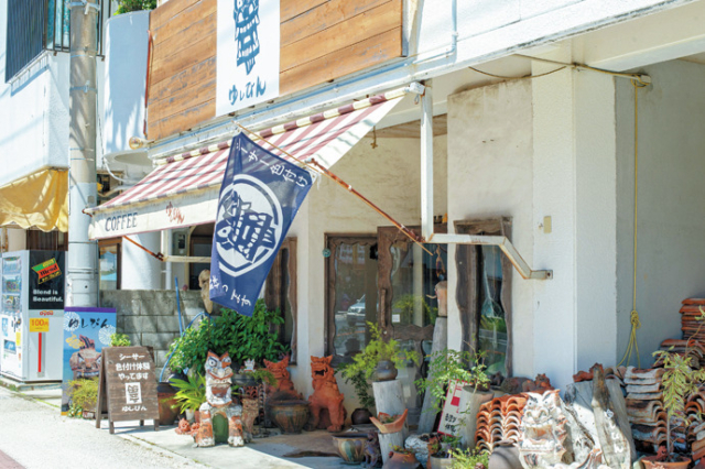 個性的なシーサーがずらり「ゆしびん」