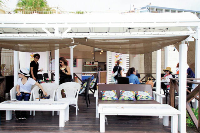 【ウミカジテラスのカフェ&食事スポット第3位】本場で学んだオーナーが手がける絶品ジェラート「沖縄手作りジェラート yukuRu」