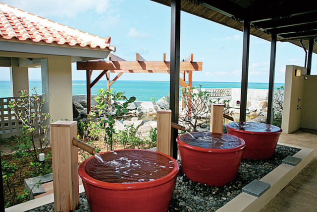 【瀬長島の温泉スポット】のんびり過ごせる天然温泉「琉球温泉 龍神の湯」