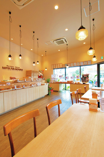 多彩な味のサーターアンダギー「琉球銘菓 三矢本舗 恩納店」