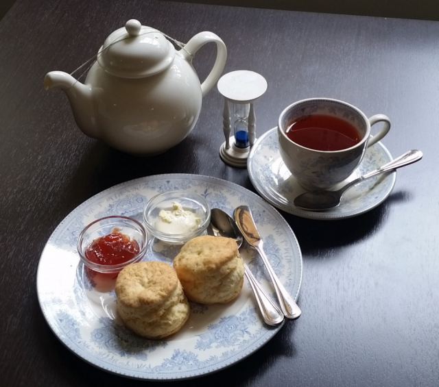 優雅なイギリス風ティータイムを「カフェ ブリッジ」