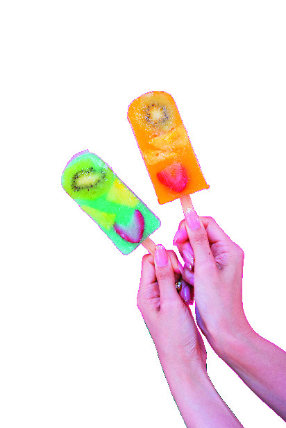 トロピカルなスムージーにサプリメントを追加して「SMOOTHIE BOO」