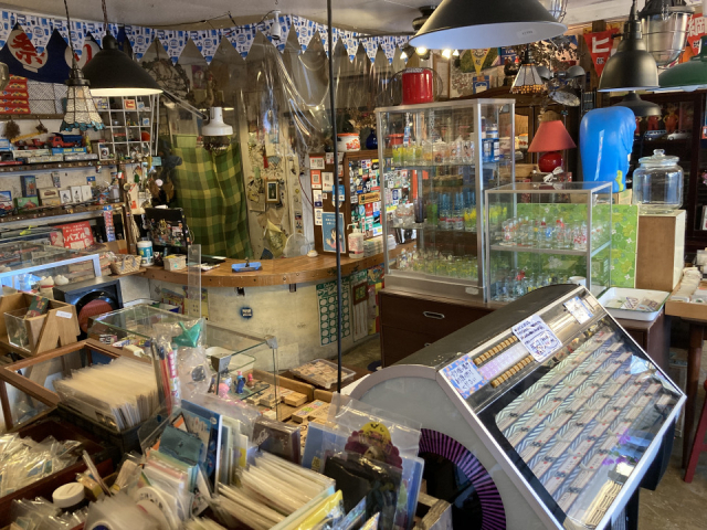 【那覇・裏国際通り×浮島通り】お宝探し気分で日米の雑貨をチェック「じーさーかす」