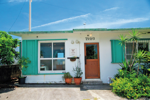 カフェ併設のコスメショップ「FROMO」