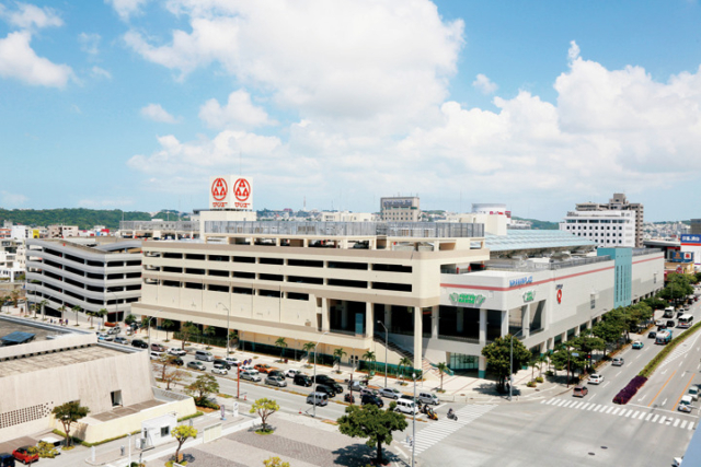 【沖縄みやげ×地元スーパー】便利な複合施設内スーパー「サンエー那覇メインプレイス」