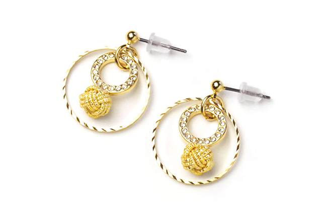 伝統の技とデザインをアクセサリーに「津田水引折型」