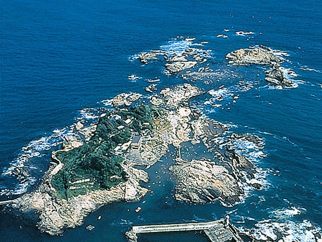 【千葉×南房総ドライブ】おすすめスポット③:ぽっかりと浮かんだ美しい島「名勝 仁右衛門島」