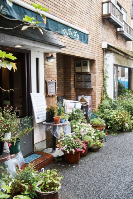 【東京×フルーツゼリー】草木に囲まれて路地裏に佇む隠れ家喫茶「カフェ マルディグラ」