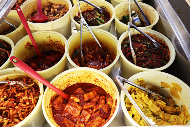 手作りキムチや肉の品揃えが自慢!「丸萬(マルマン)商店」