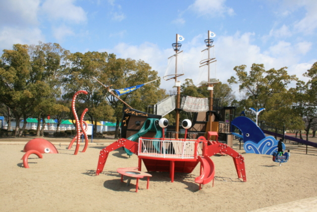 【関西の子供の遊び場】太陽の塔が立つ大阪万博の跡地「万博記念公園」(大阪府)