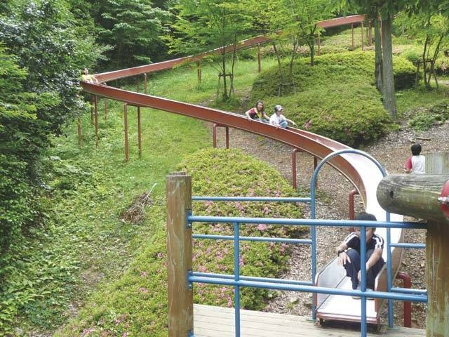 【関西の子供の遊び場】山の斜面にある巨大アスレチックが楽しい「アクトパル宇治」(京都府)