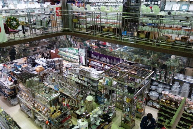 【大阪日帰り旅行】観光スポット⑭ プロ向けの調理道具がそろう「千日前道具屋筋」