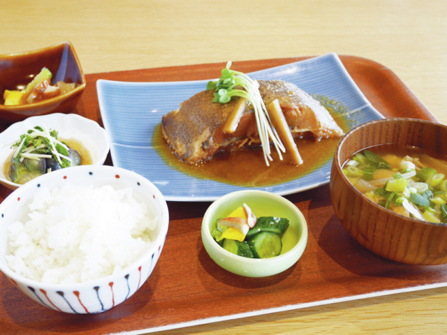 【魚沼の里のおすすめ施設⑧】旅行者も”同じ釜の飯”を「みんなの社員食堂」