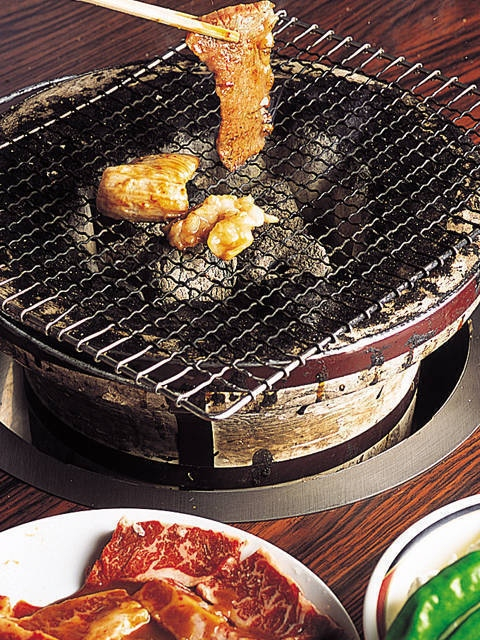 【志摩エリアからひと足のばして観光】新鮮なホルモンやカルビを焼肉で「一升びん本店」