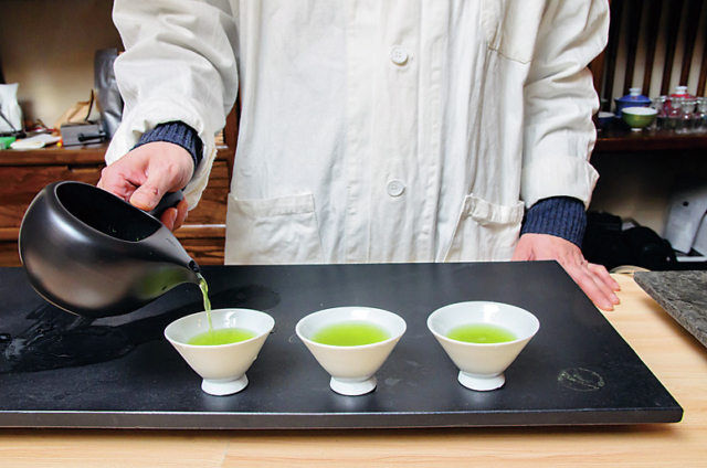 実験室のような空間でお茶の魅力を伝える「心福茶実験室」