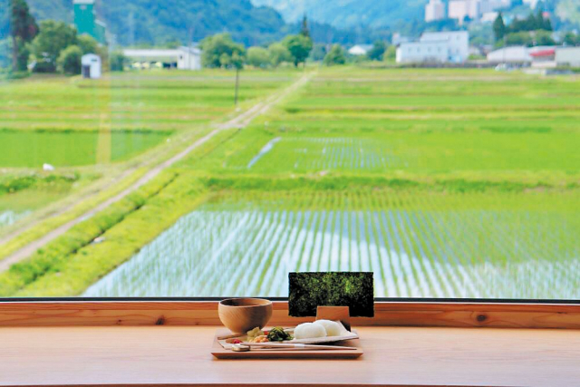 塩沢産コシヒカリの 塩むすび専門店「FARM FRONT SEKI NOEN 」<南魚沼>