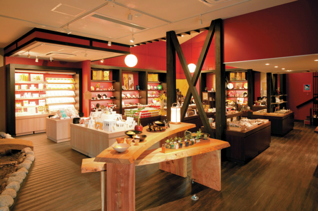 金沢を代表する金箔ソフトは箔一 東山店がはじまり「箔一 東山店」