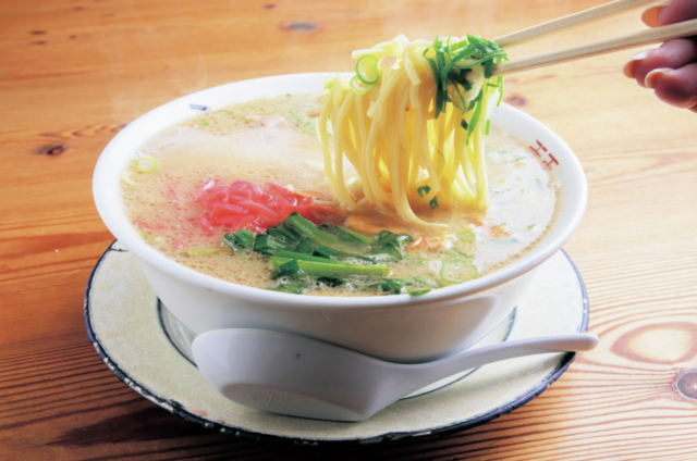 博多っ子いわく”定期的に食べとぉなるっちゃん”「ふくちゃんラーメン」