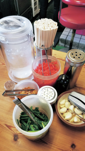 博多っ子いわく”定期的に食べとぉなるっちゃん”「ふくちゃんラーメン」