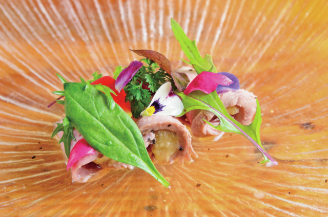 フレンチ出身のシェフが手がける料理は味も見ためもセンス抜群「活海酒」