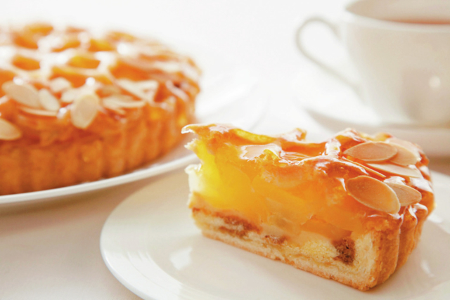 信州産のりんごを使用した伝統のアップルパイ「軽井沢プリンスホテル ウエスト BUFFET DINING LOUNGE / BAR Primrose」