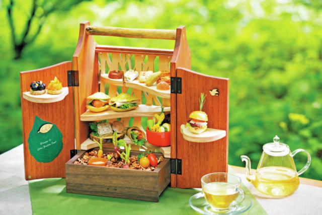 木製BOXから飛びだすおいしい”作品”を召し上がれ「星野リゾート 軽井沢ホテルブレストンコート ザ・ラウンジ」